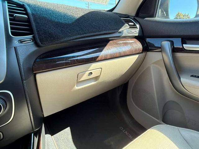 Photo of 2015 Sage Green Kia Sorento