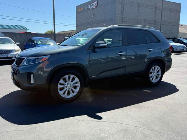 Photo of 2015 Sage Green Kia Sorento