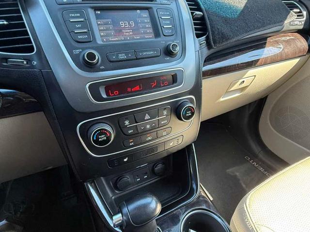 Photo of 2015 Sage Green Kia Sorento