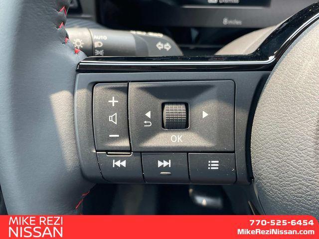 Photo of 2025 White Nissan Kicks