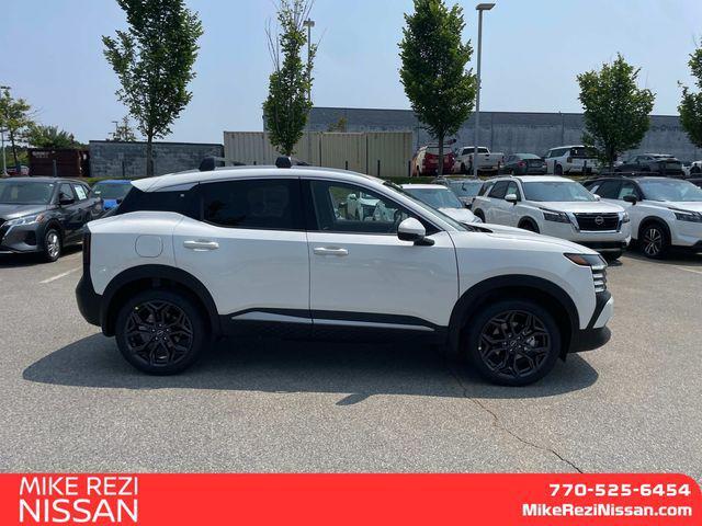 Photo of 2025 White Nissan Kicks