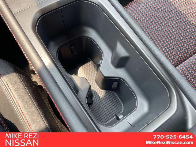 Photo of 2025 White Nissan Kicks