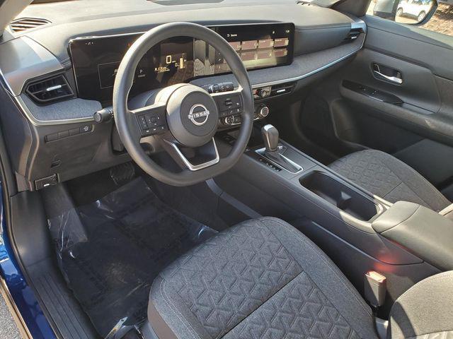 Photo of 2025 Deep Blue Pearl/Gun Metallic Nissan Kicks