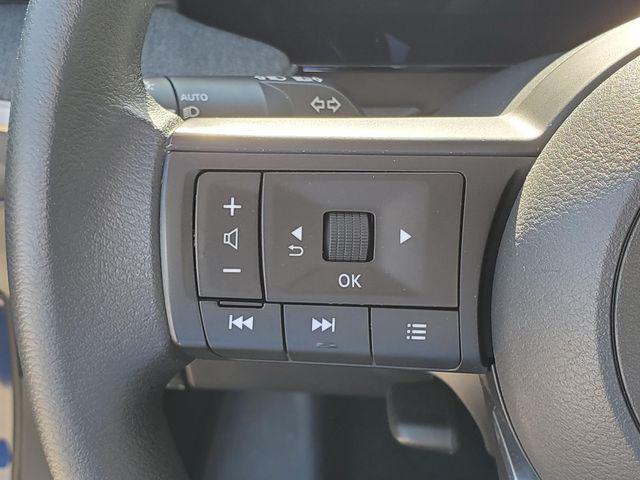Photo of 2025 Deep Blue Pearl/Gun Metallic Nissan Kicks
