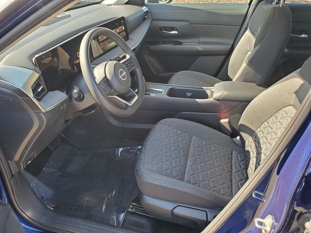 Photo of 2025 Deep Blue Pearl/Gun Metallic Nissan Kicks