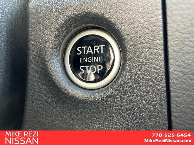 Photo of 2025 Glacier White Nissan Frontier