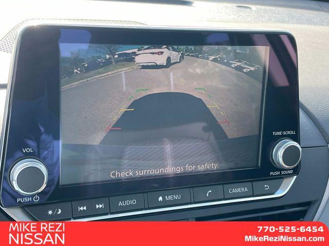 Photo of 2025 White Pearl Nissan Altima