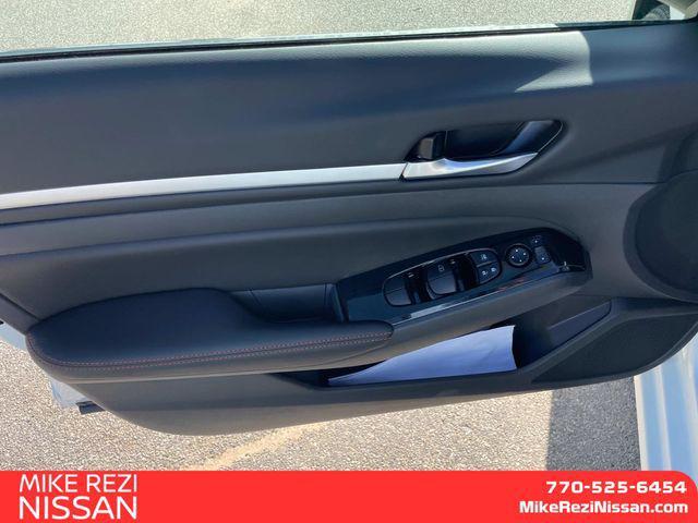 Photo of 2025 White Pearl Nissan Altima
