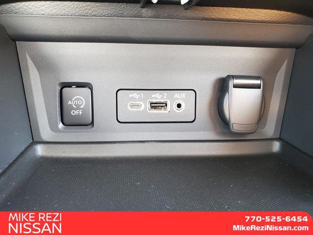 Photo of 2025 Aspen White Nissan Sentra
