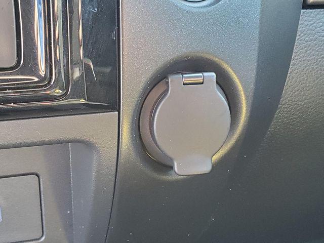 Photo of 2024 Glacier White Nissan Titan