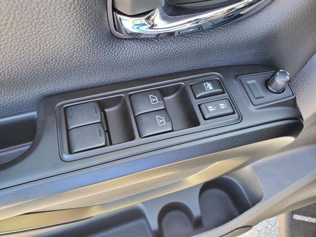 Photo of 2024 Glacier White Nissan Titan