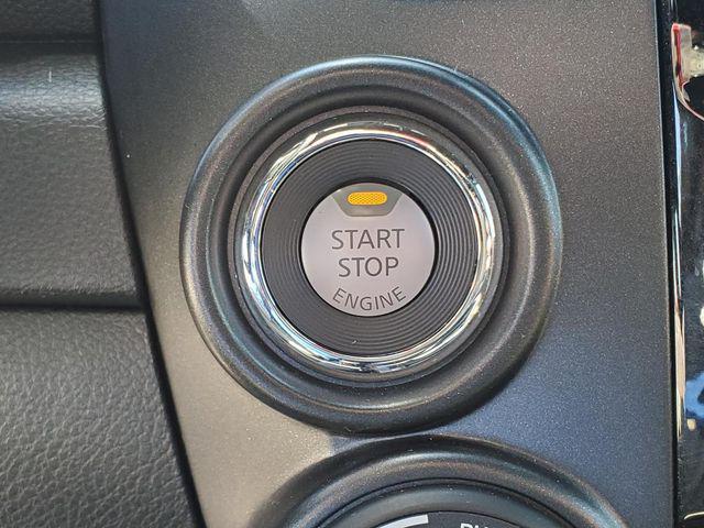 Photo of 2024 Glacier White Nissan Titan