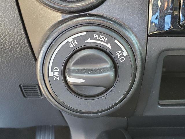 Photo of 2024 Glacier White Nissan Titan