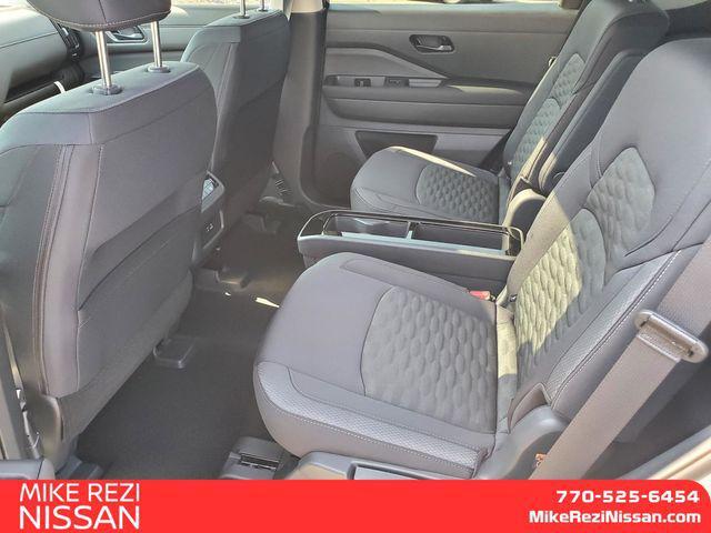 Photo of 2025 Brilliant Silver Metallic Nissan Pathfinder