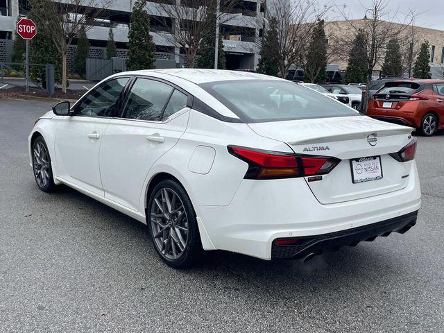 Photo of 2024 Pearl White Tricoat Nissan Altima