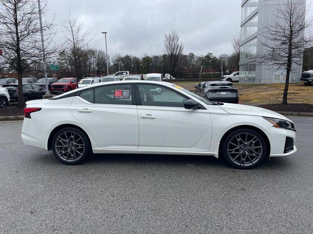 Photo of 2024 Pearl White Tricoat Nissan Altima