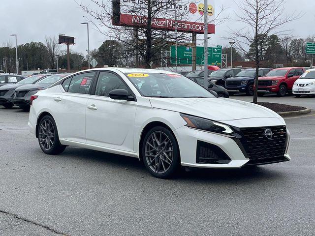 Photo of 2024 Pearl White Tricoat Nissan Altima