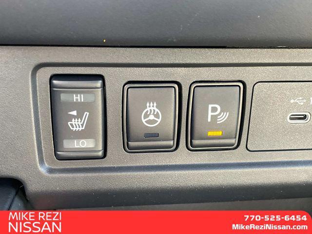 Photo of 2025 Glacier White Nissan Frontier