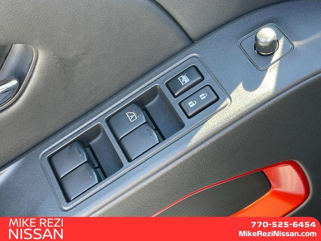 Photo of 2025 Glacier White Nissan Frontier