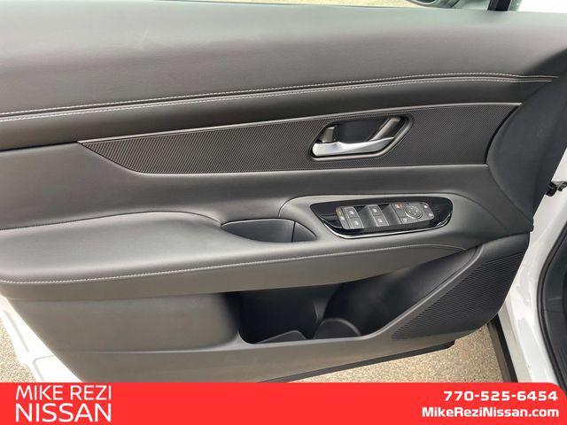 Photo of 2025 White Pearl Nissan Murano