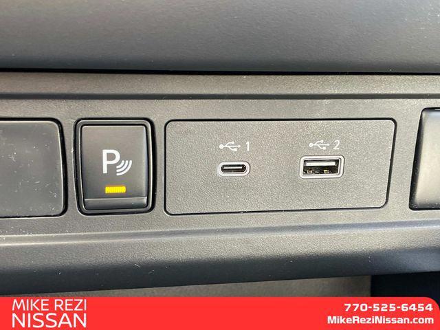 Photo of 2025 Glacier White Nissan Frontier