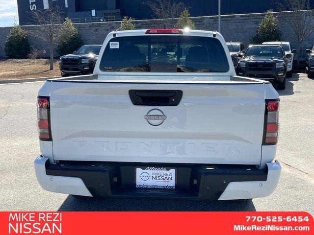 Photo of 2025 Glacier White Nissan Frontier