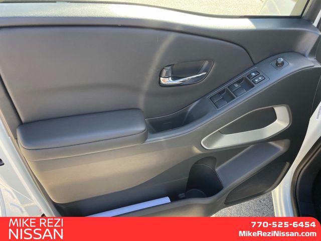 Photo of 2025 Glacier White Nissan Frontier