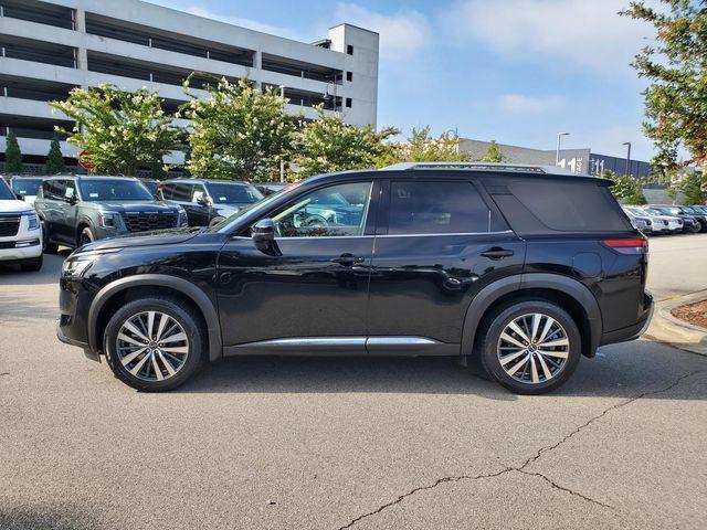 Photo of 2022 Super Black Nissan Pathfinder