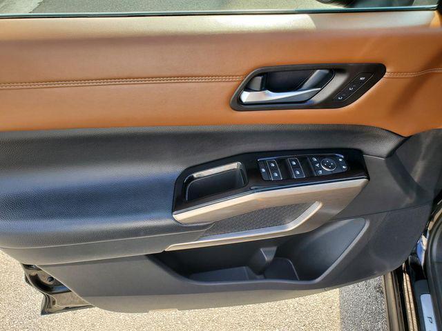 Photo of 2022 Super Black Nissan Pathfinder