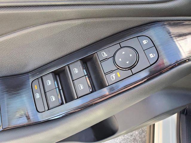 Photo of 2024 Glacier White Nissan Rogue