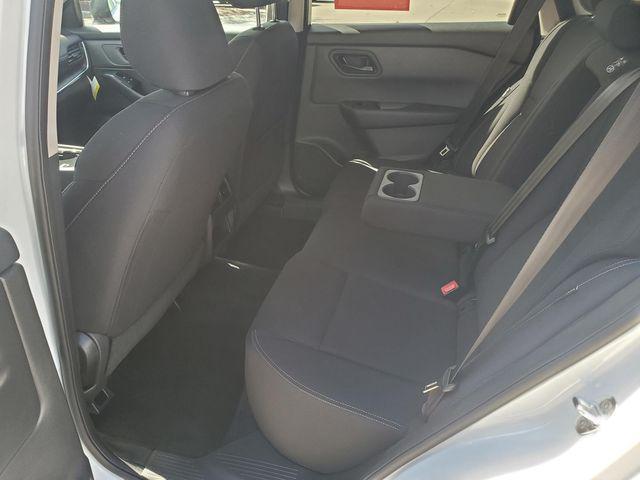 Photo of 2024 Glacier White Nissan Rogue