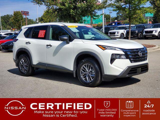 Photo of 2024 Glacier White Nissan Rogue