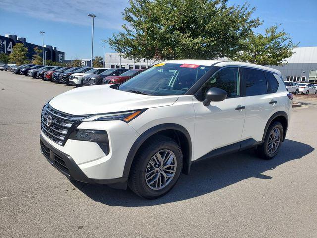 Photo of 2024 Glacier White Nissan Rogue