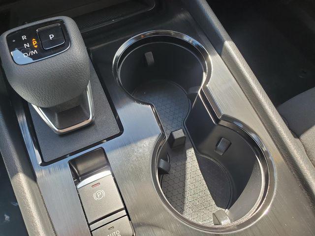 Photo of 2024 Glacier White Nissan Rogue