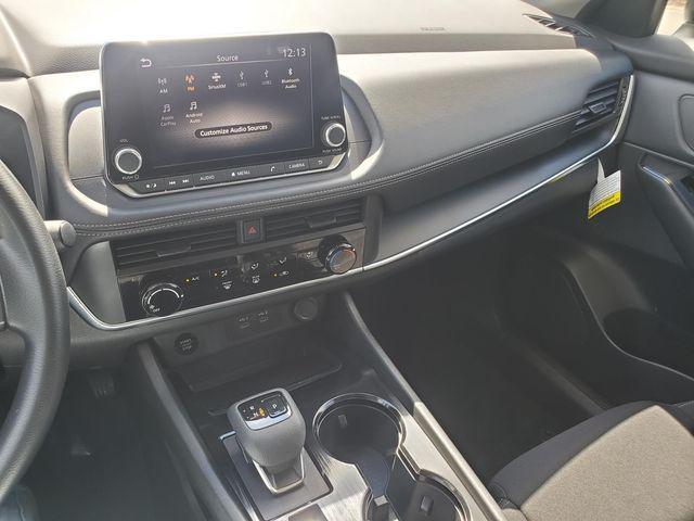 Photo of 2024 Glacier White Nissan Rogue