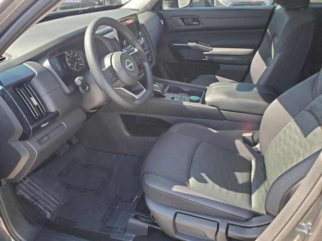 Photo of 2025 Gun Metallic Nissan Pathfinder