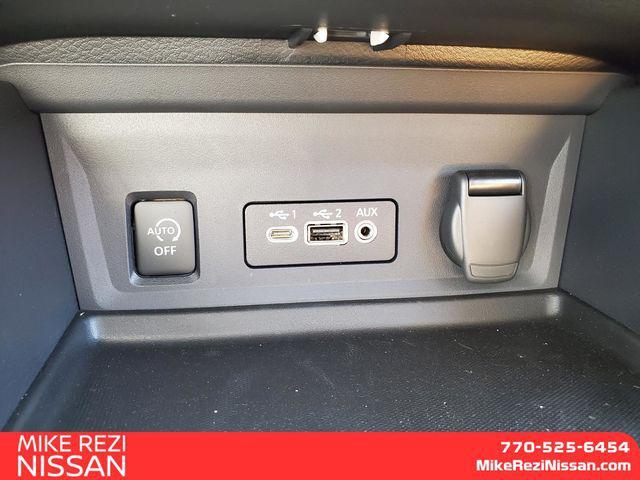 Photo of 2025 White Nissan Sentra