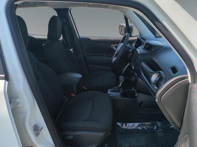 Photo of 2023 Alpine White Jeep Renegade