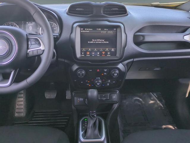 Photo of 2023 Alpine White Jeep Renegade