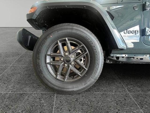 Photo of 2025 Anvil Clearcoat Jeep Gladiator