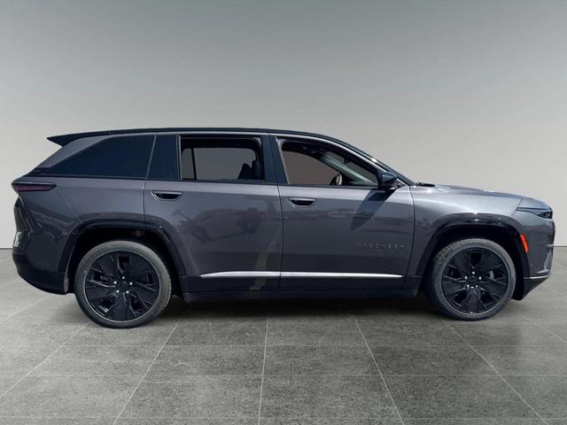 Photo of 2025 Baltic Gray Jeep Wagoneer S