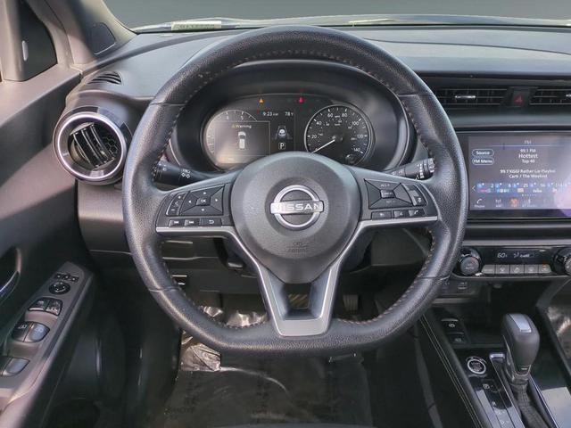 Photo of 2023 Super Black Nissan Kicks
