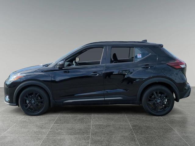Photo of 2023 Super Black Nissan Kicks