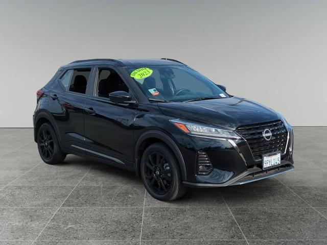 Photo of 2023 Super Black Nissan Kicks