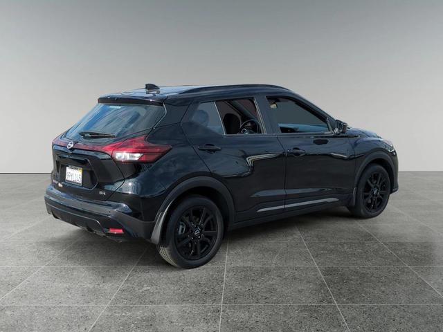 Photo of 2023 Super Black Nissan Kicks