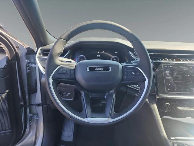 Photo of 2025 Silver Zynith Jeep Grand Cherokee