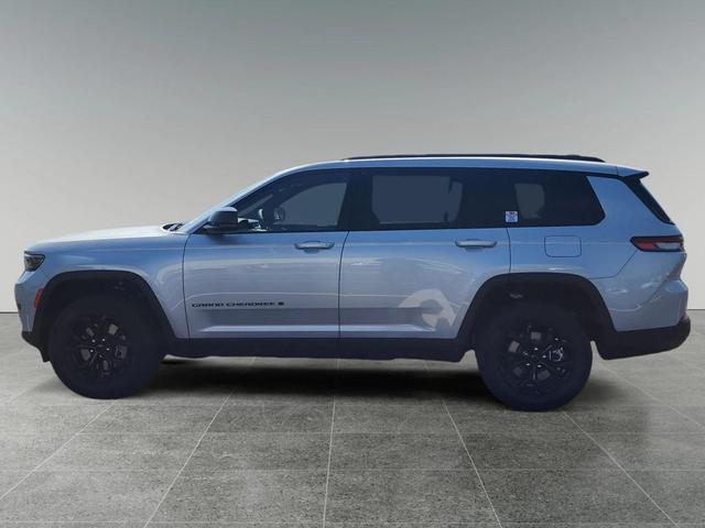 Photo of 2025 Silver Zynith Jeep Grand Cherokee