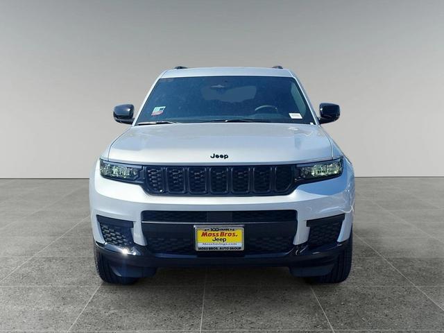 Photo of 2025 Silver Zynith Jeep Grand Cherokee