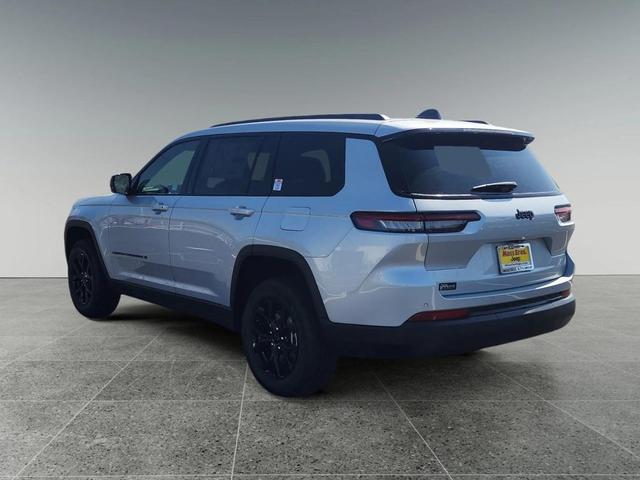 Photo of 2025 Silver Zynith Jeep Grand Cherokee