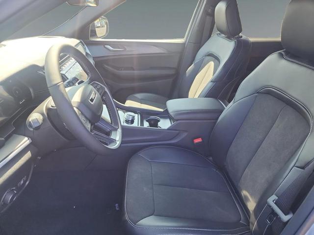 Photo of 2025 Silver Zynith Jeep Grand Cherokee